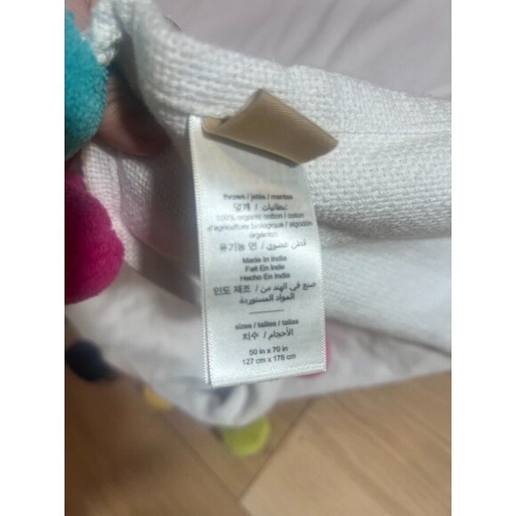 Pottery Barn teen Lightweight White throw Pom-Pom Detail 50 In x 70 In - Picture 4 of 5